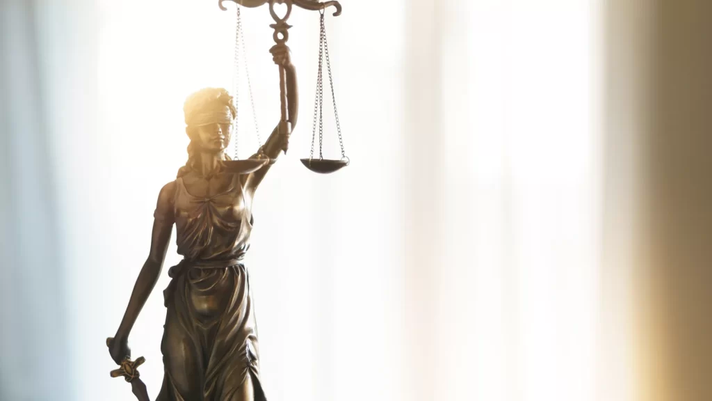 The Pros and Cons of a Jury Trial Explained